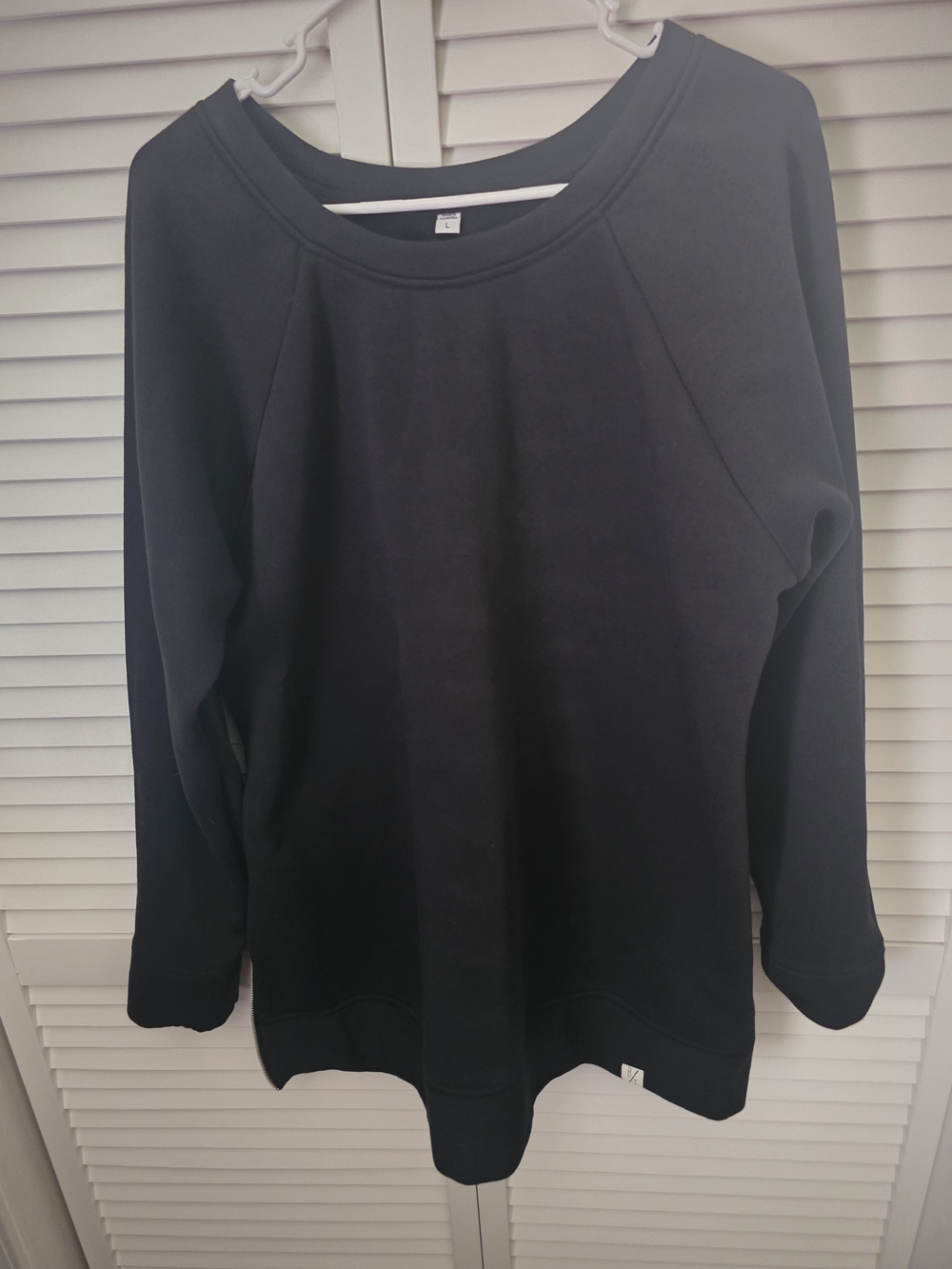 Women's BYTAVI (Ethical & Sustainable Global Fashion) Black L Reglan Sweatshirt